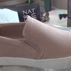 NATURALIZER  SLIP ON- SZ 7M- NIB- Neutral color